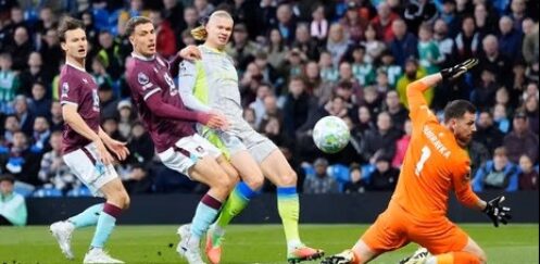 PREMIER LEAGUE :  BURNLEY VS MANCHESTER CITY – 22/04/2026  (PHOTO – ERLING HAALAND SCORES FOR MAN CITY)