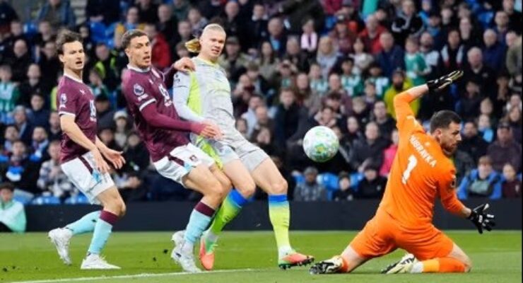 PREMIER LEAGUE :  BURNLEY VS MANCHESTER CITY – 22/04/2026  (PHOTO – ERLING HAALAND SCORES FOR MAN CITY)
