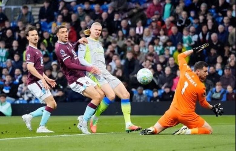 PREMIER LEAGUE :  BURNLEY VS MANCHESTER CITY – 22/04/2026  (PHOTO – ERLING HAALAND SCORES FOR MAN CITY)