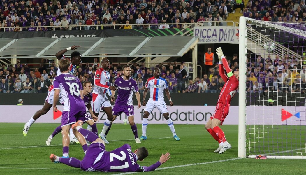 CONFERENCE LEAGUE QUARTER-FINALS : THURSDAY – 16/04/1016 (PHOTO – ISMAILA SARR SCORES FOR CRYSTAL PALACE)