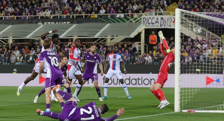 CONFERENCE LEAGUE QUARTER-FINALS : THURSDAY – 16/04/1016 (PHOTO – ISMAILA SARR SCORES FOR CRYSTAL PALACE)