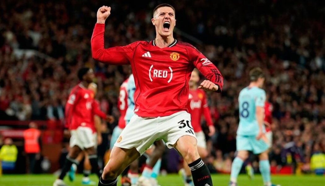 PREMIER LEAGUE : MANCHESTER UNITED VS BRENTFORD – 27/04/2026 (PHOTO – BENJAMIN SESKO CELEBRATES)