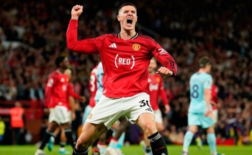PREMIER LEAGUE : MANCHESTER UNITED VS BRENTFORD – 27/04/2026 (PHOTO – BENJAMIN SESKO CELEBRATES)