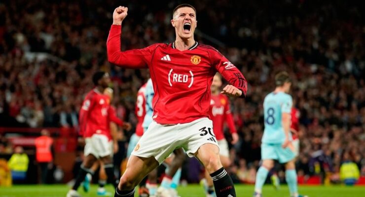 PREMIER LEAGUE : MANCHESTER UNITED VS BRENTFORD – 27/04/2026 (PHOTO – BENJAMIN SESKO CELEBRATES)