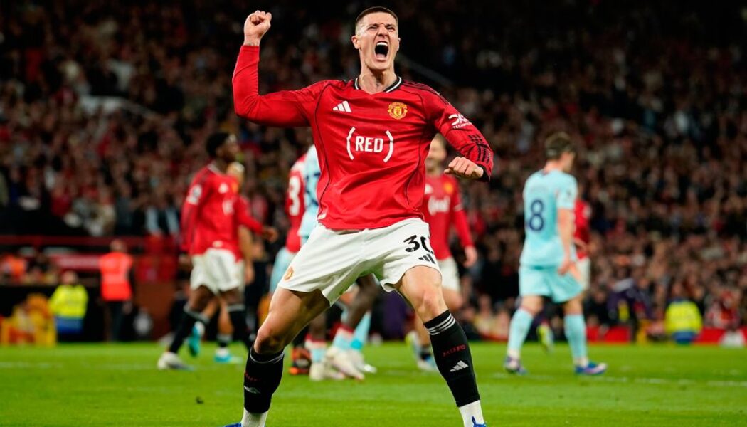 PREMIER LEAGUE : MANCHESTER UNITED VS BRENTFORD – 27/04/2026 (PHOTO – BENJAMIN SESKO CELEBRATES)