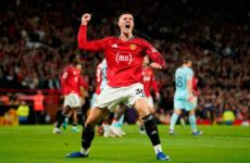 PREMIER LEAGUE : MANCHESTER UNITED VS BRENTFORD – 27/04/2026 (PHOTO – BENJAMIN SESKO CELEBRATES)