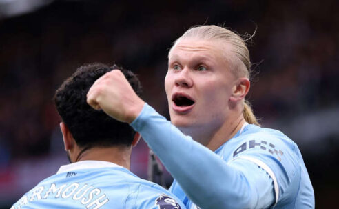 PREMIER LEAGUE : MAN CITY VS BRENTFORD – 09/05/2026 (PHOTO – HAALAND AND MARMOUSH CELEBRATE)