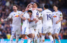 PREMIER LEAGUE : LEEDS UNITED VS BURNLEY – 01/05/2026 (PHOTO – ANTON STACH AND LEEDS CELEBRATE HIS “STACHTASTIC” GOAL!