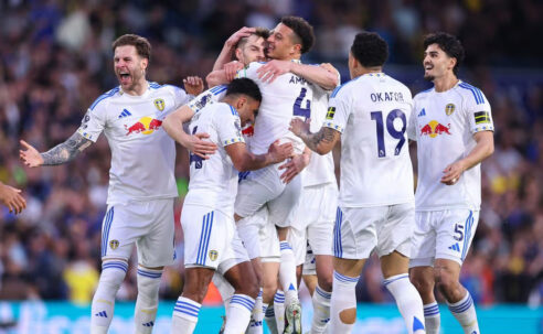 PREMIER LEAGUE : LEEDS UNITED VS BURNLEY – 01/05/2026 (PHOTO – ANTON STACH AND LEEDS CELEBRATE HIS “STACHTASTIC” GOAL!