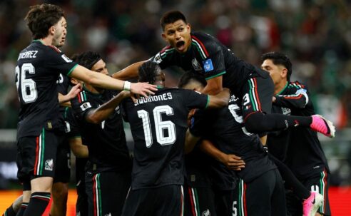 FIFA WORLD CUP :  MEXICO VS SOUTH KOREA – (PHOTO – LUIS ROMO AND MEXICO CELEBRATE)