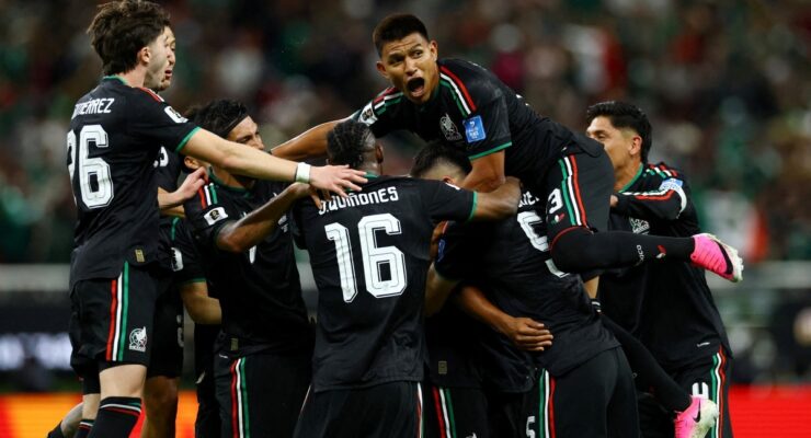FIFA WORLD CUP :  MEXICO VS SOUTH KOREA – (PHOTO – LUIS ROMO AND MEXICO CELEBRATE)