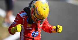LEWIS HAMILTON STUNS AGAIN WITH SPRINT POLE AT SILVERSTONE!