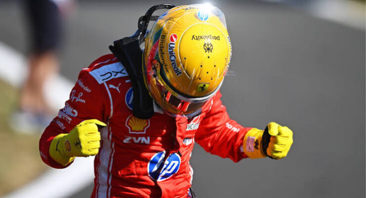 LEWIS HAMILTON STUNS AGAIN WITH SPRINT POLE AT SILVERSTONE!