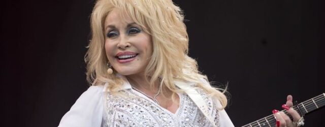 DOLLY PARTON PERFORMED AT GLASTONBURY IN 2014 & 2024!