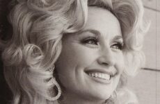 “ISLANDS IN THE STREAM” – DOLLY PARTON AND KENNY ROGERS