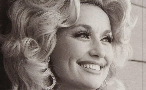 “ISLANDS IN THE STREAM” – DOLLY PARTON AND KENNY ROGERS