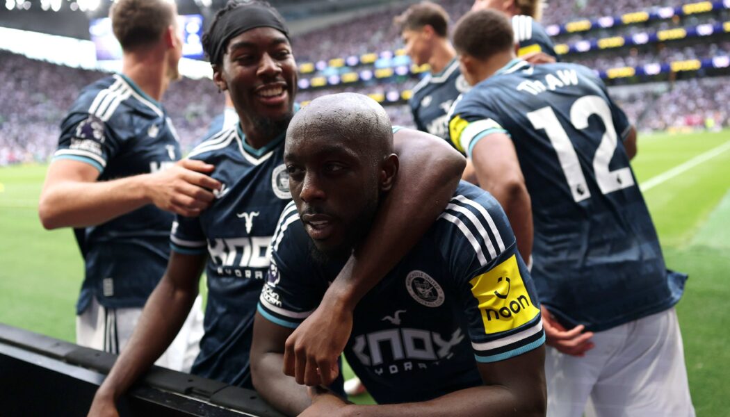 PREMIER LEAGUE : SATURDAY – 29/08/2026  (PHOTO – YOANE WISSA & ANTHONY ELANGA CELEBRATE)