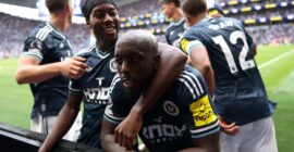 PREMIER LEAGUE : SATURDAY – 29/08/2026  (PHOTO – YOANE WISSA & ANTHONY ELANGA CELEBRATE)