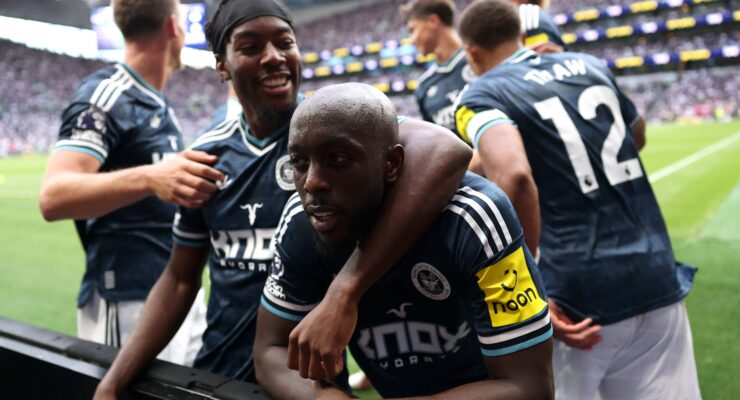 PREMIER LEAGUE : SATURDAY – 29/08/2026  (PHOTO – YOANE WISSA & ANTHONY ELANGA CELEBRATE)