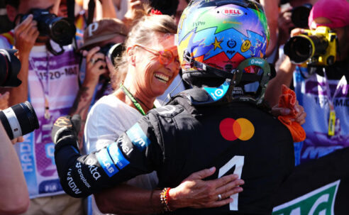 LANDO NORRIS TAKES POLE IN QUALIFYING IN MADRID!   (PHOTO – LANDO NORRIS CELEBRATES WITH HIS MUM CISCA AFTER HIS POLE WIN!)