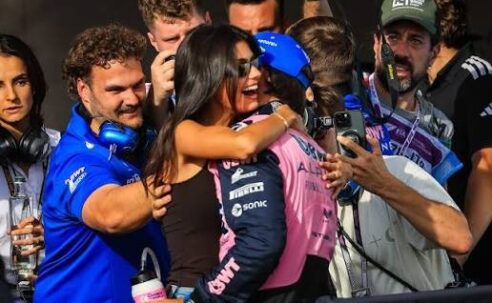 PIERRE GASLY TAKES POLE POSITION IN MONZA!  (PHOTO – PIERRE GASLY AND GIRLFRIEND KIKA CELEBRATE HIS POLE POSITION IN MONZA)
